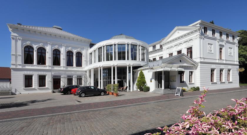 Hotel Am Schloss Aurich Exterior photo